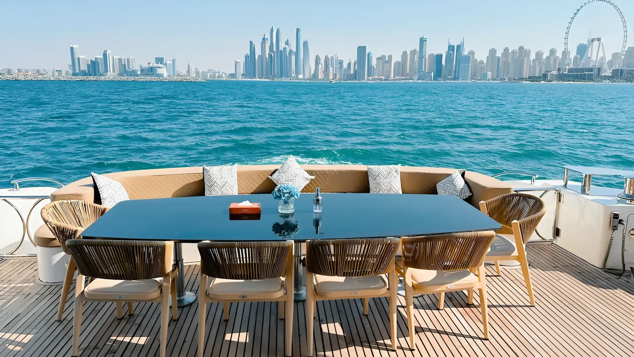 Outdoor space aboard Stardom