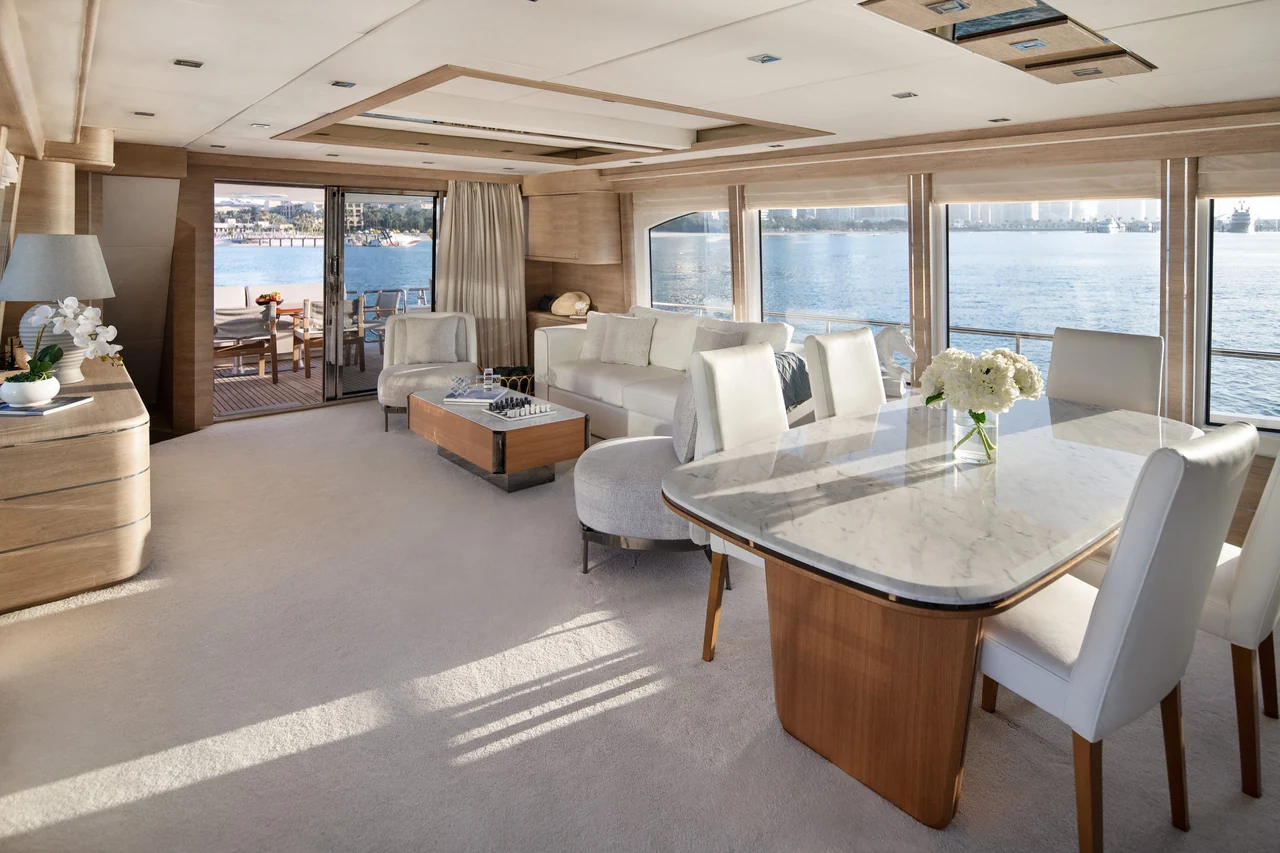 Salon dining table and sofas on Haigan 96