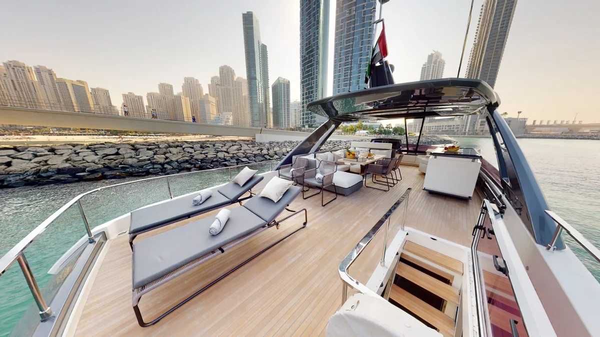 Bella III — onboard and exterior views, photograph 3