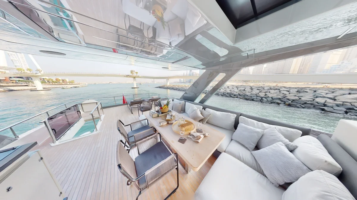 Bella III — onboard and exterior views, photograph 4