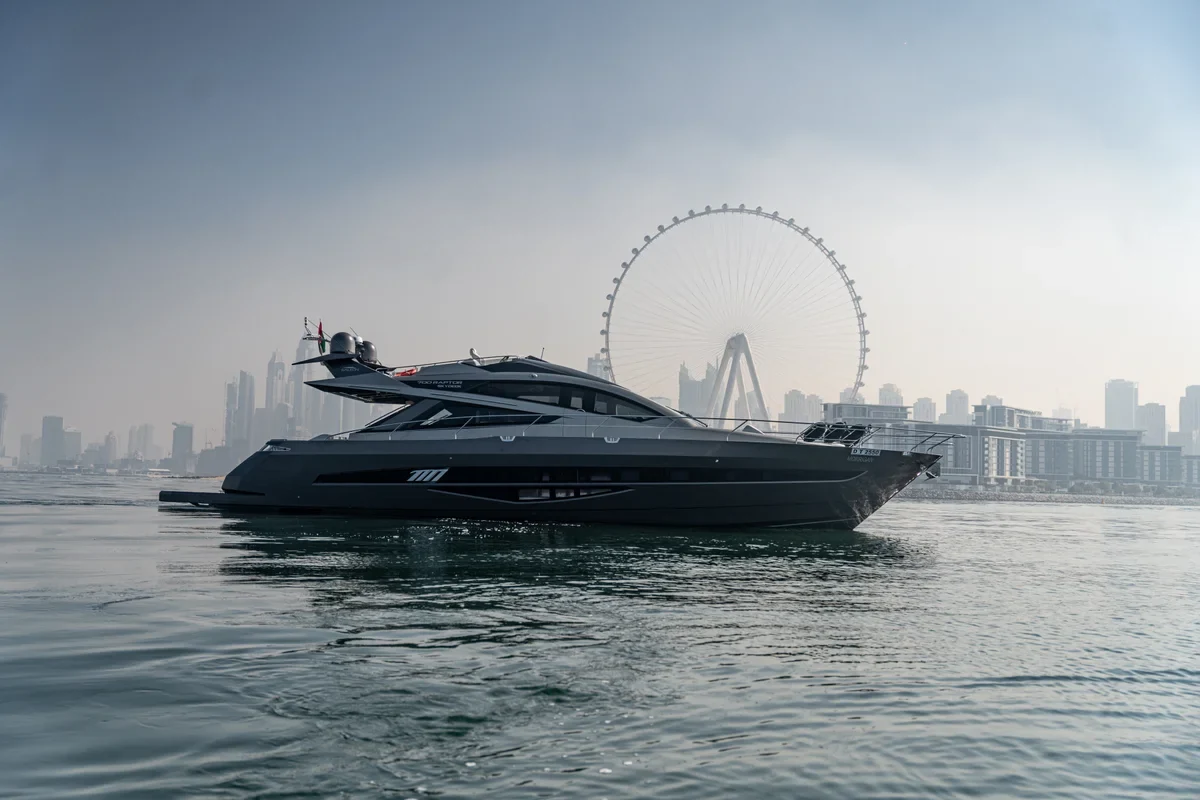 Morrigan — onboard and exterior views, photograph 3