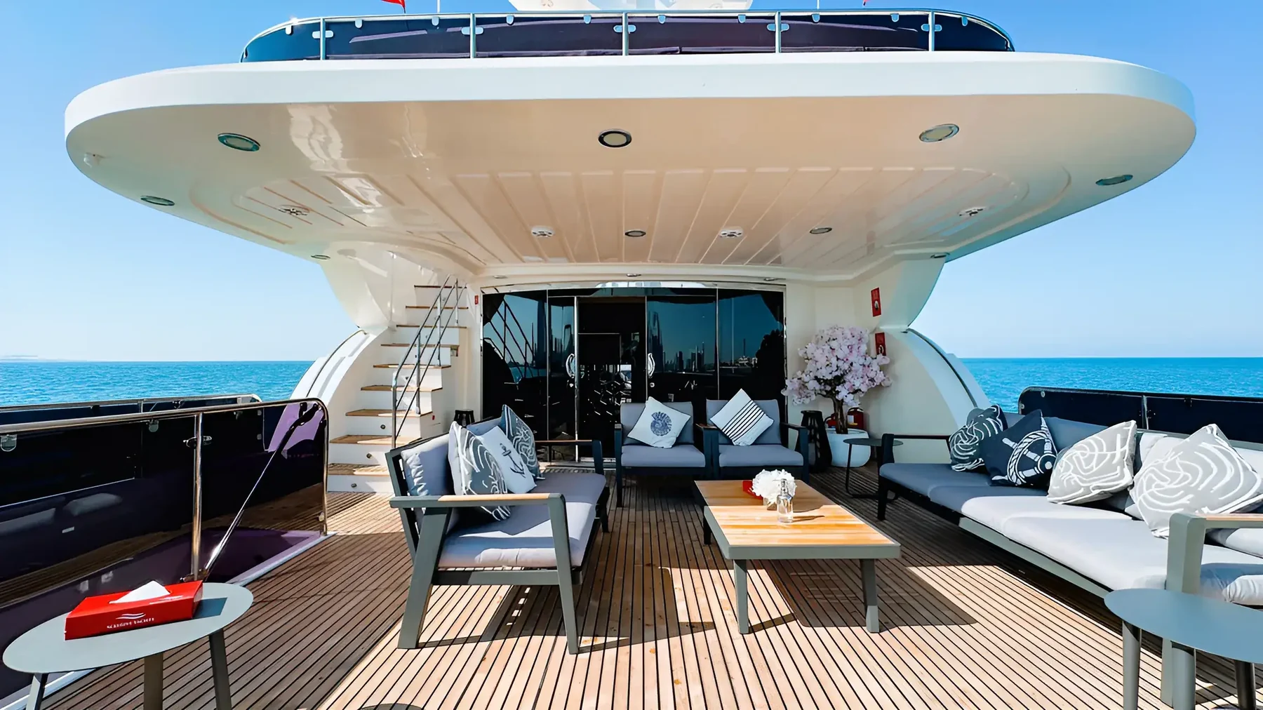 Aft deck seating of Stardom